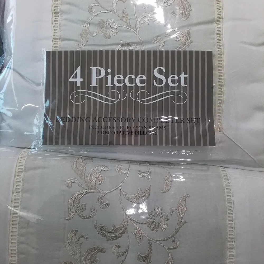 Bedding Accessory 4 Piece Pillow Set NEW